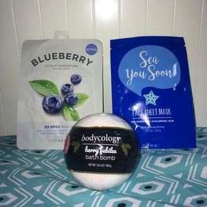 🆕 •2 Face Sheet Masks & 1 Bath Bomb•